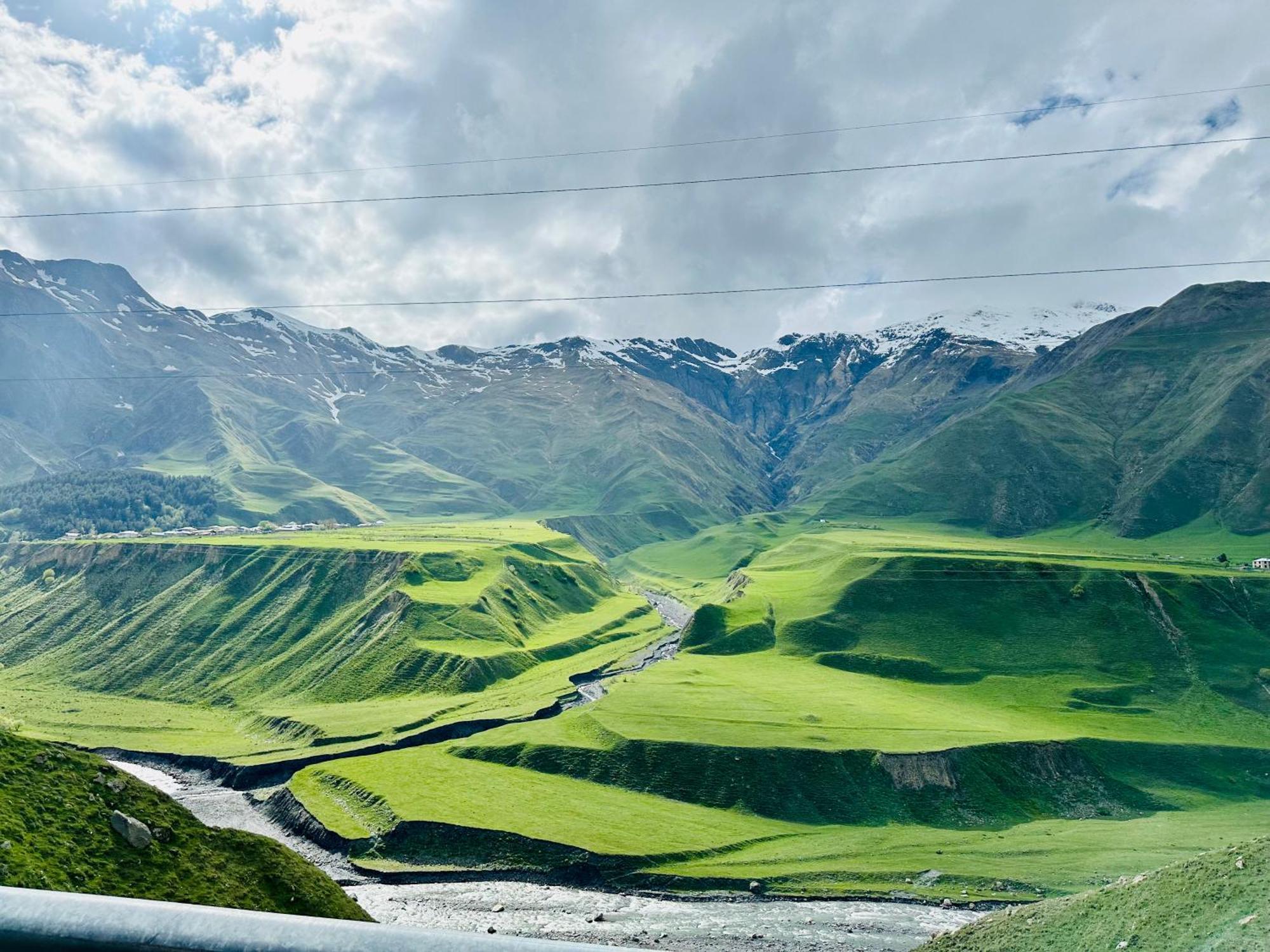 Villa Alpine Escape Kazbegi Extérieur photo