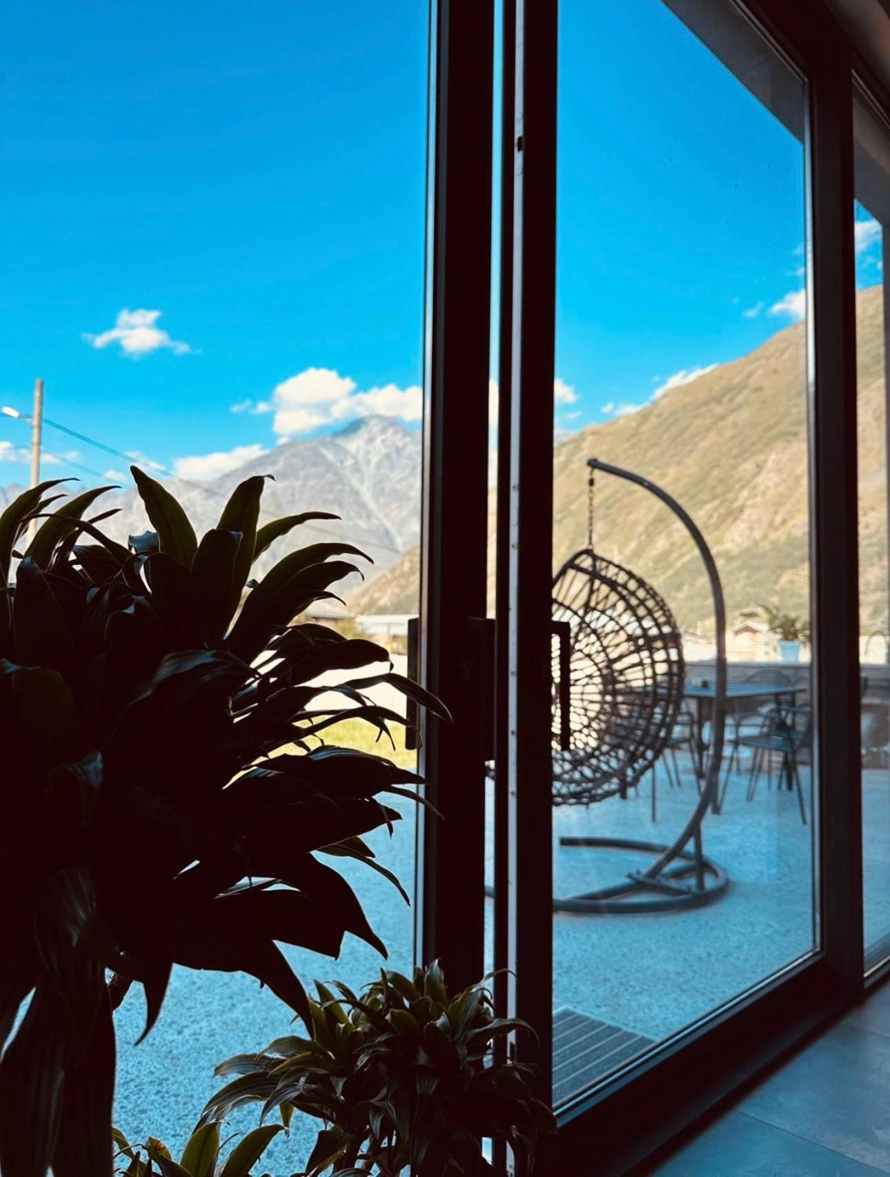Villa Alpine Escape Kazbegi Extérieur photo